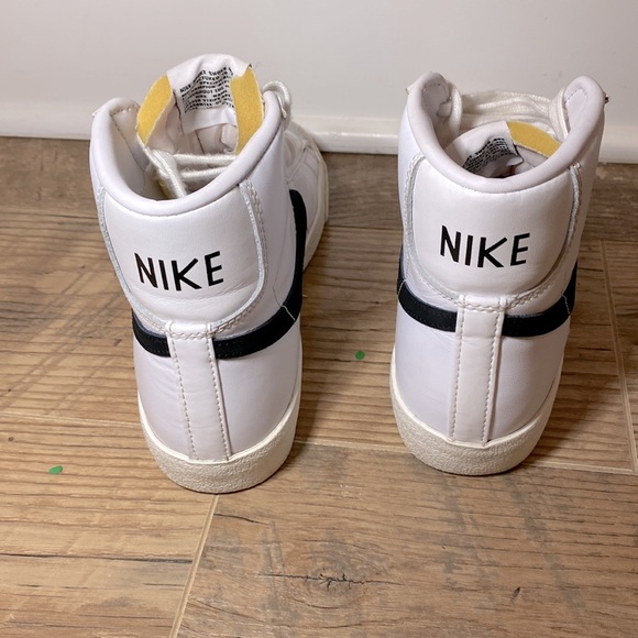 Size-7, nike blazers, barely worn - Picture 3 of 3